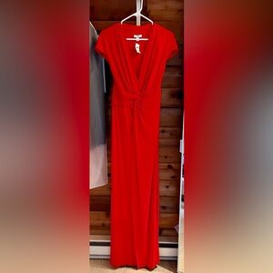 Halston red floor length jersey dress. Brand new with tag. Size M (6/8)
